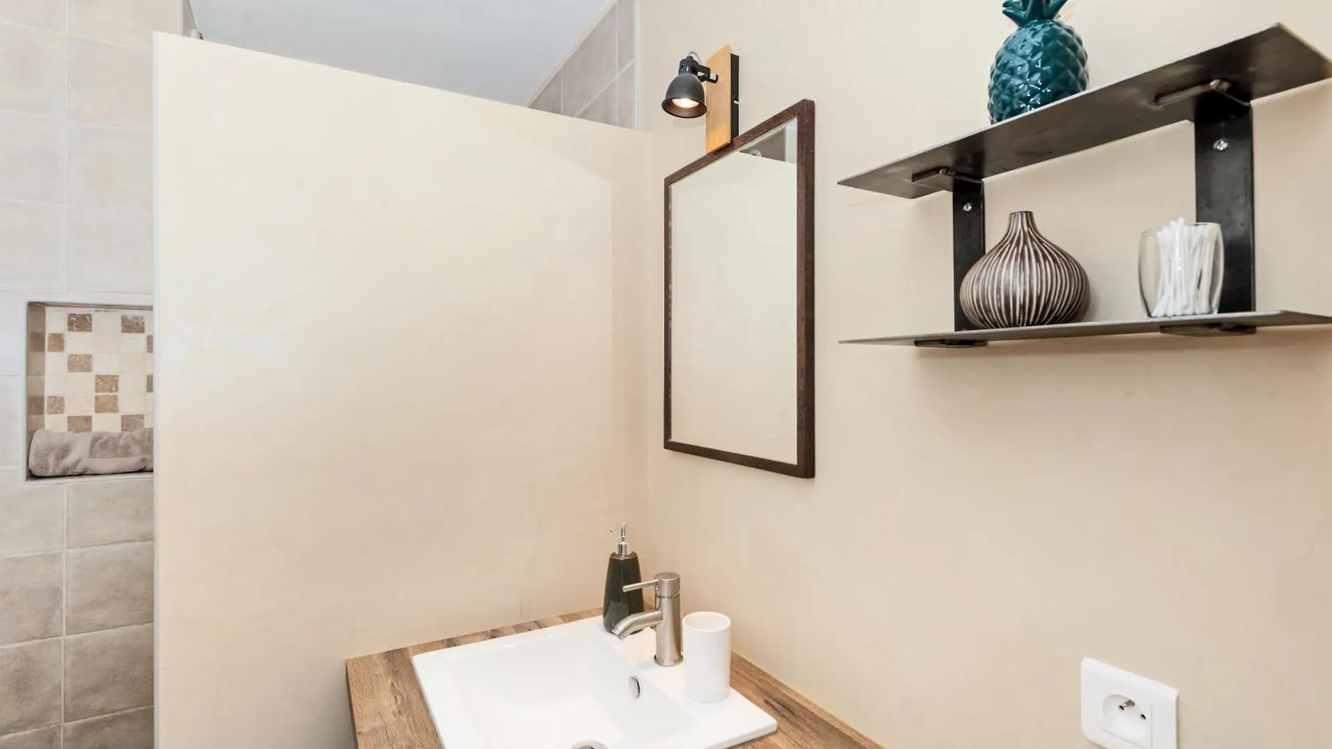 Flor De Mayo - Agreable Appartement -Proche Mer - Parking Gratuit Roquebrune-Cap-Martin 0*,  Frankrig